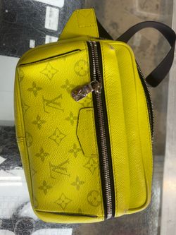 Louis Vuitton  Taiga Bum Bag Jaune Excellent Condition authentic