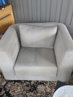 Swivel indoor chair