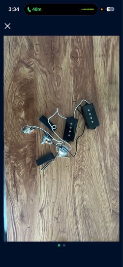 Fender P-Bass electric bass pickups