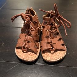 Girl Oshkosh sandal size 8C