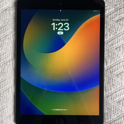 iPad 8th Generation w/ Apple Pencil  (32GB, Wifi Only) 