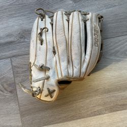 Wilson 12.5” V125 A2000 Superskin Series Fast pitch Softball Glove