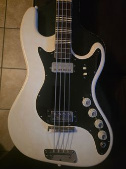 Hofner 185 Artist Series Vintage Bass (Price is Not Negotiable)