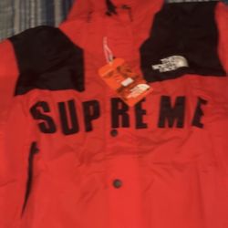 Reselling Supreme Northface Windbreaker 