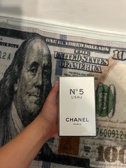 N 5 leau Chanel Paris perfume