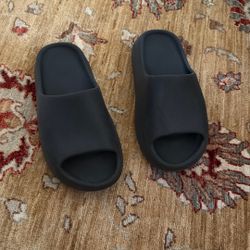 Yeezy Slides 