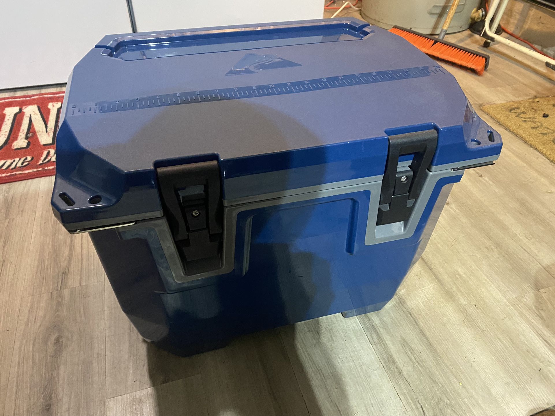 Ozark TRAIL Roto-Molded 35 Quart Cooler