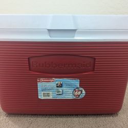 Rubbermaid 48 Qt Cooler/ Ice Chest