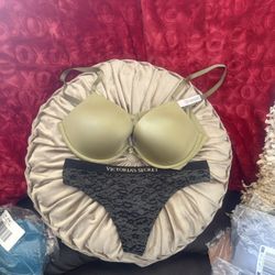 Victoria Secret Set 36C Thong Medium 