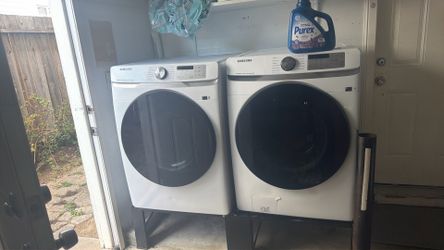 SAMSUNG WASHER DRYER AND RISER