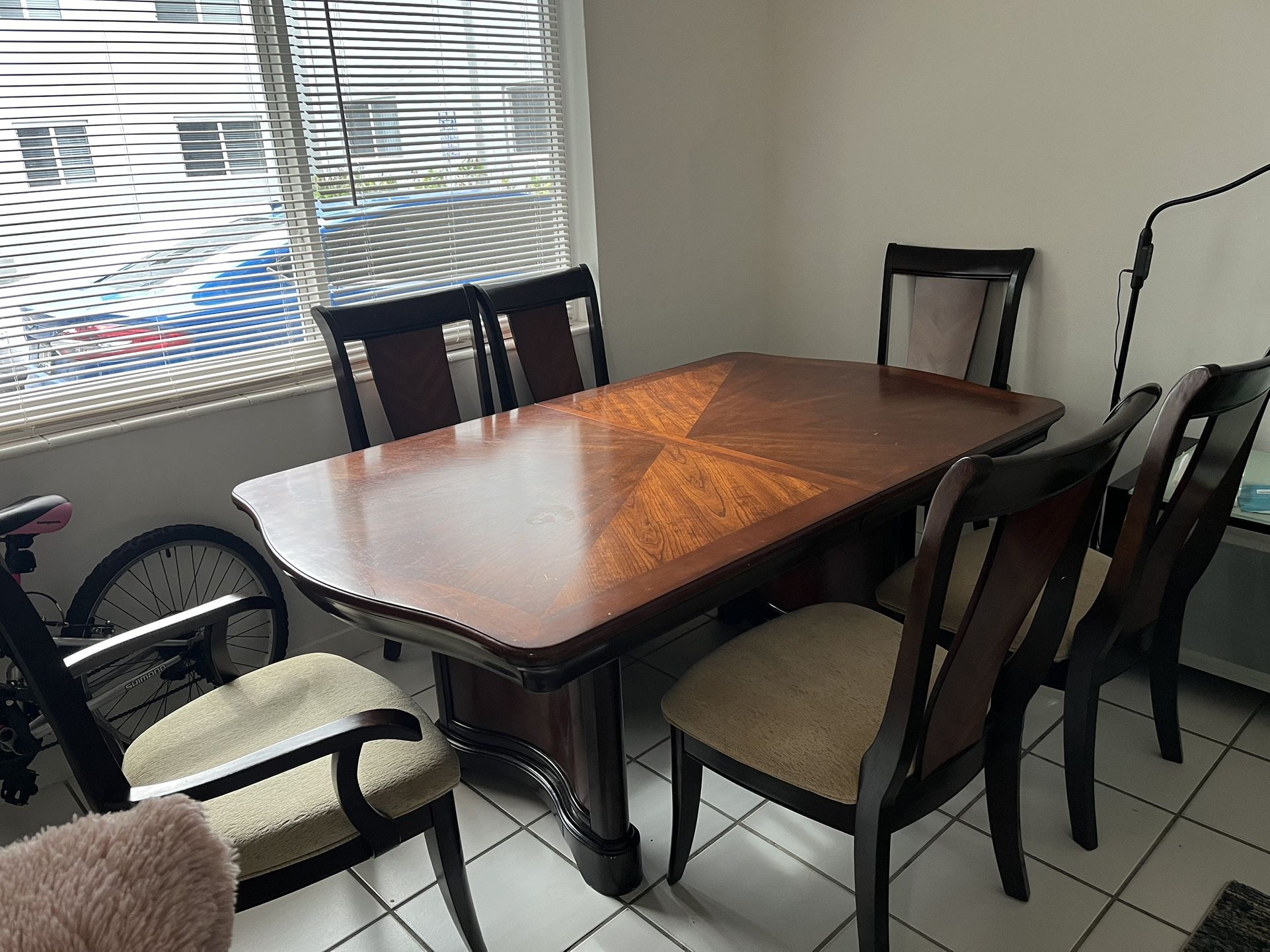 6 seater family dining room (comedor familiar de 6 puestos)