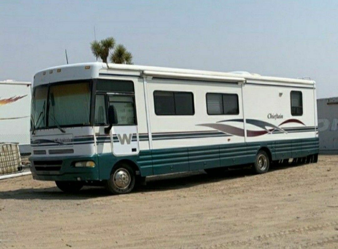 2000 Winnebago Chieftain