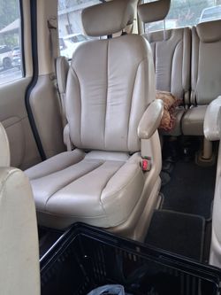 2008 Hyundai Entourage