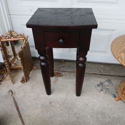 Solid Wood End Table In Dark Brown Walnut Finish 