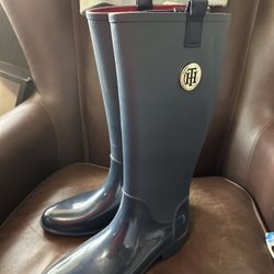 Tommy Hilfiger Rain Boots Women Size 11.  M