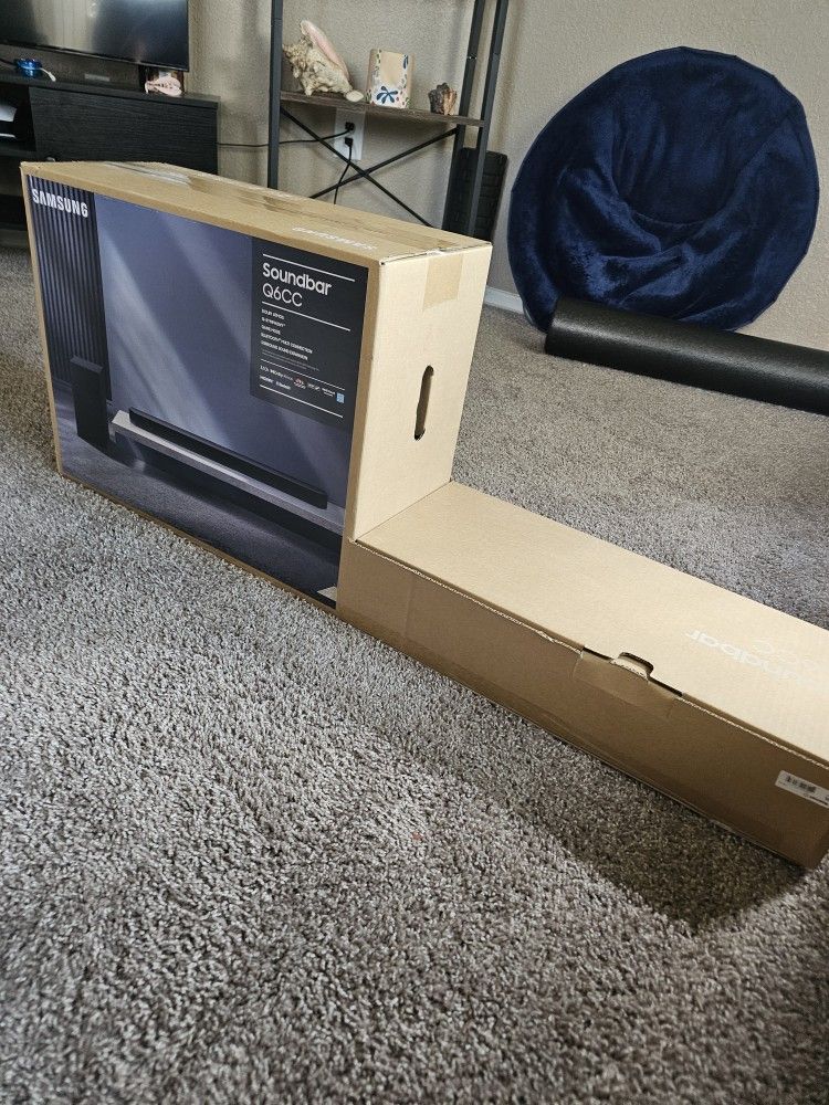 SAMSUNG Q-series 3.1ch. Dolby ATMOS Soundbar with Q-Symphony HW-Q6CC