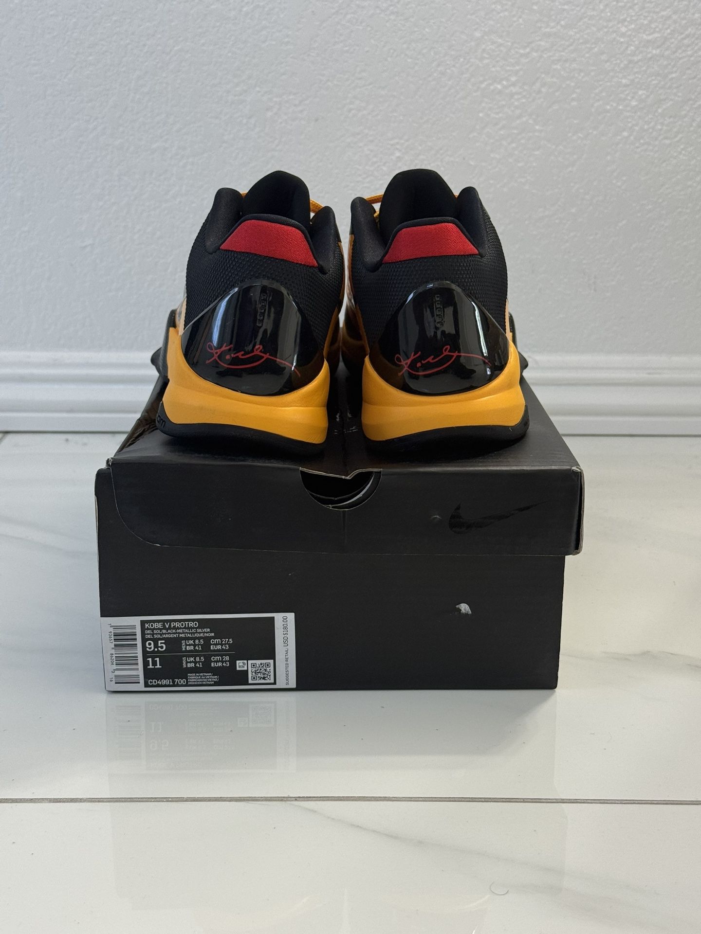 Kobe V Protro Bruce Lee size 9.5 Men