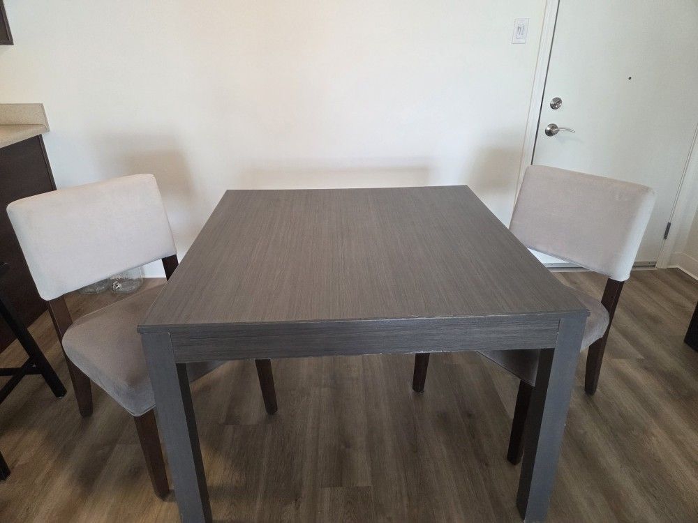 Dining Table & Chairs Set