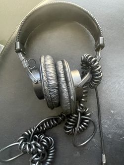 Sony MDR7506 Professional Large Diaphragm Studio Headphones