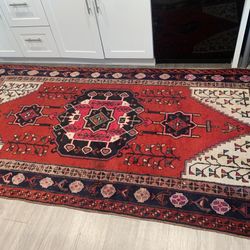 FABULOUS HAND KNOTTED RUG- 52”X105”