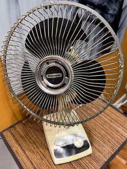 Vintage 1982 Panasonic Oscillating Table Desk Fan