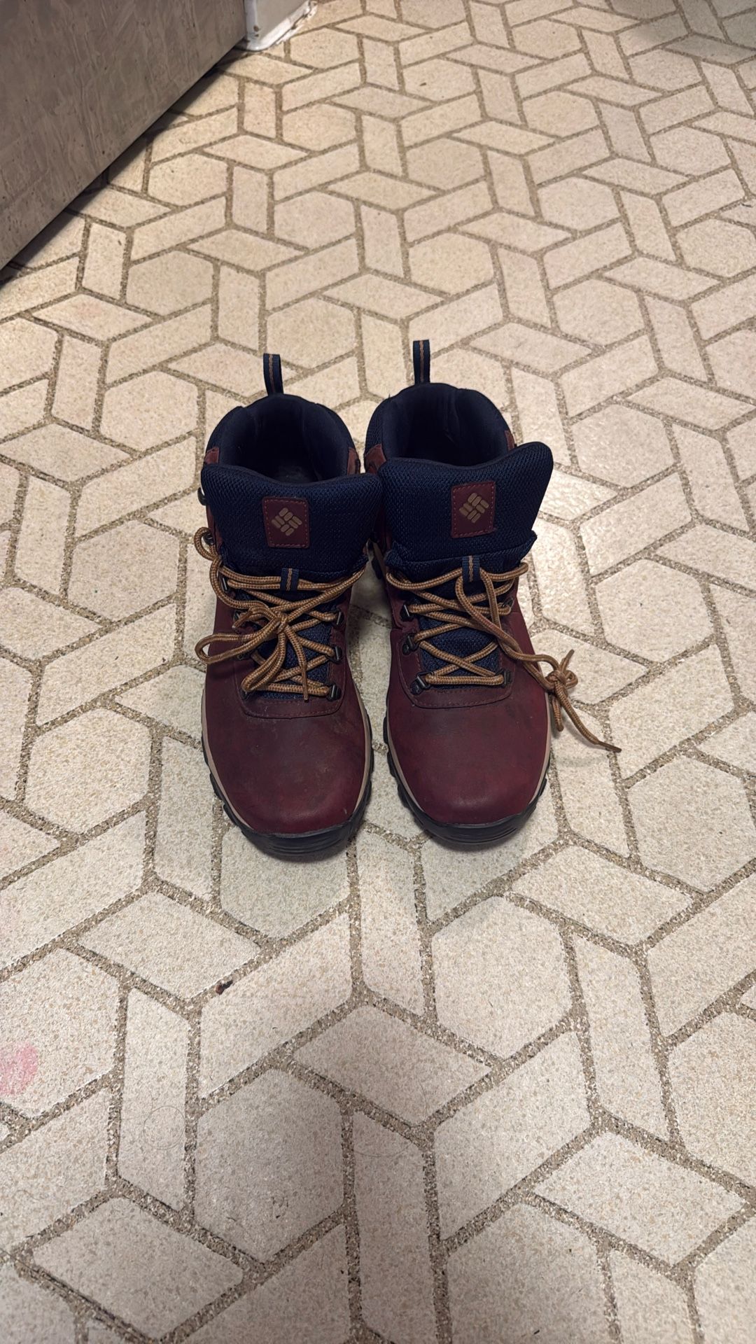 Columbia Newton Ridge Plus WP Hiking Boots- Mens 12