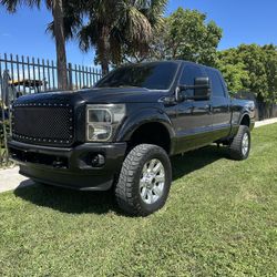 2012 Ford F250 Super Duty Crew Cab Lariat