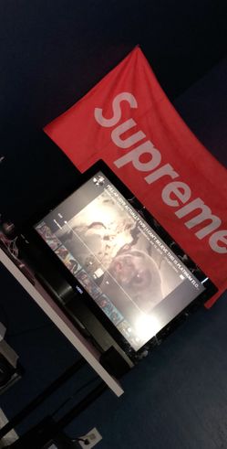 37 inch vizion with built in speakers works good!!