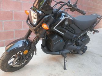 Navy-150 Black Motorcycle.. easi fix carburetor might be dirty needs to be cleaned. AS IS..in perfect condition