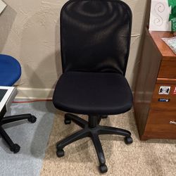 Black Adjustable Desk Chair