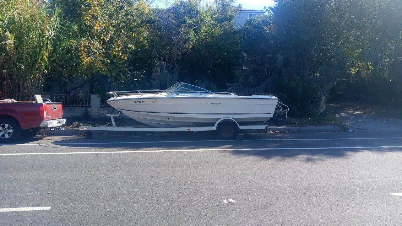 26' Seaswirl With Trailer