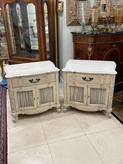 Charming Pair of French Provincial Distressed Off White Nightstands🌷