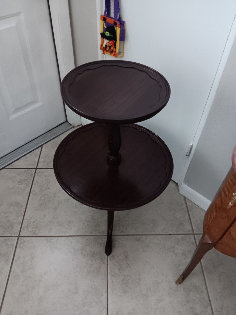 Antique Mahogany 2 Tier Table