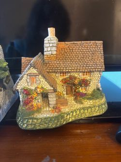 Miniature Cottage Figurine Collectible David winter cottages