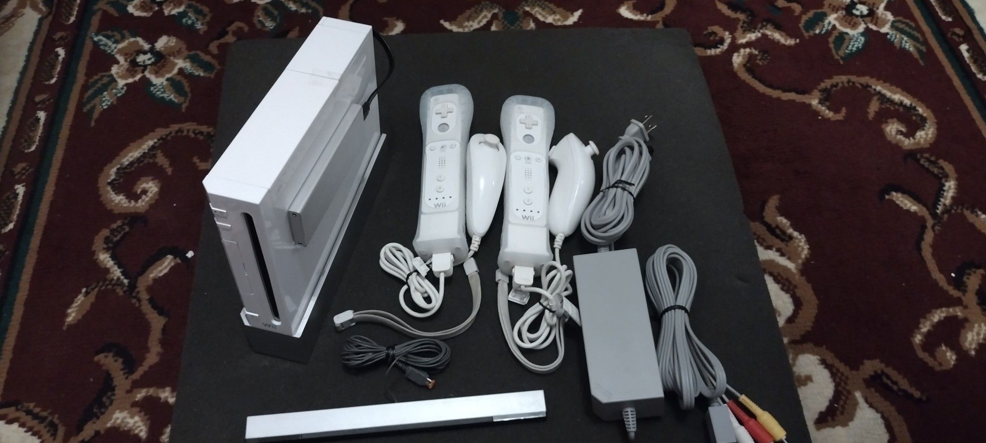 NINTENDO WII SYSTEM CONSOLE WITH 100 GAMES