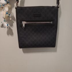 Gucci Supreme Square Black Messenger 