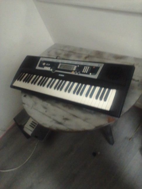 Yamaha YPT-210