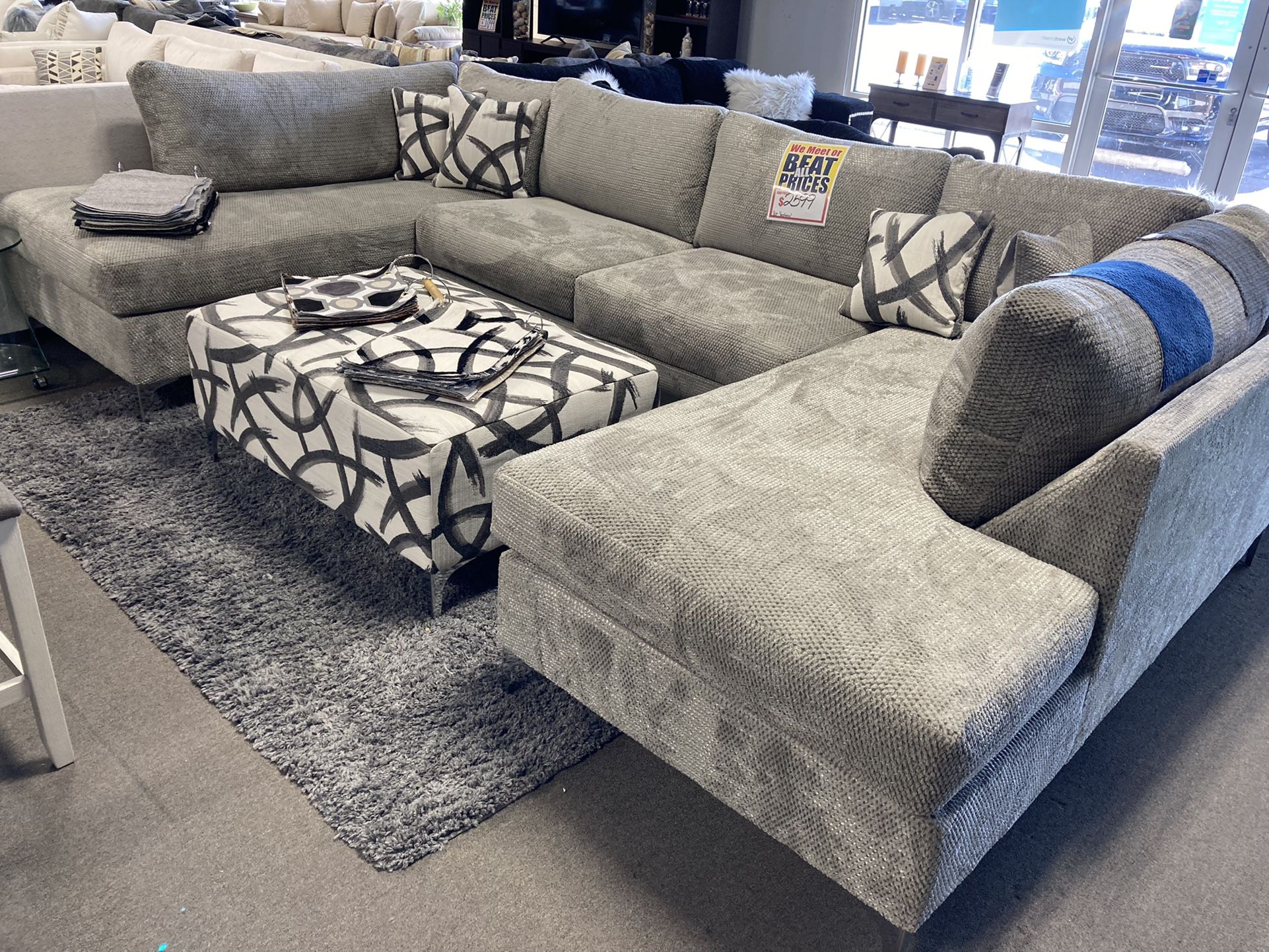 Gorgeous Sectional ✨💛 Easy Financing Available ✨✅