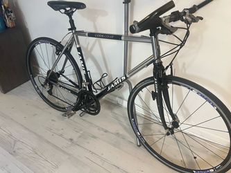 Jamis Coda Comp hybrid bike - needs complete wheel replacement. Broken spokes & dome tlc