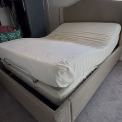 ✨Queen Adjustable Bed Frame + Mattress - Great Condition! Remote Reclining✨