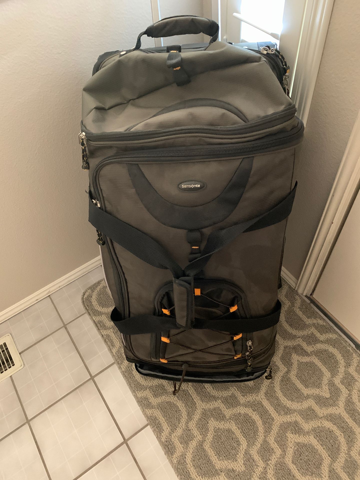 Samsonite duffle backpack bag