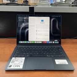 MacBook Air M2 16GB RAM 256GB SSD with Store Warranty and Financing Available!
