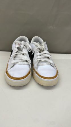 Nike shoes. Item No 286 (Shopgoodwill)