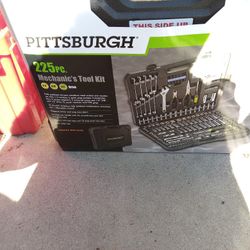 Pittsburgh 225pc Mechanical Tool Set 