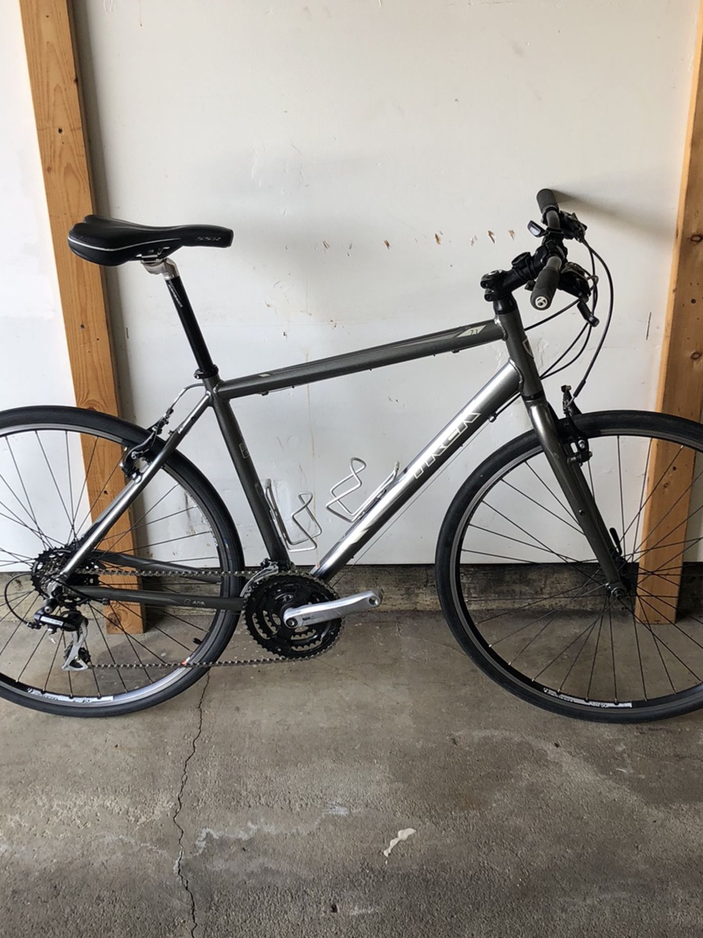 Trek 7.1 FX. New brakes, Chain, Tires and more