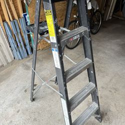 Fiberglass 5’ Husky Ladder