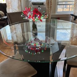 Round Glass Dining room Table 