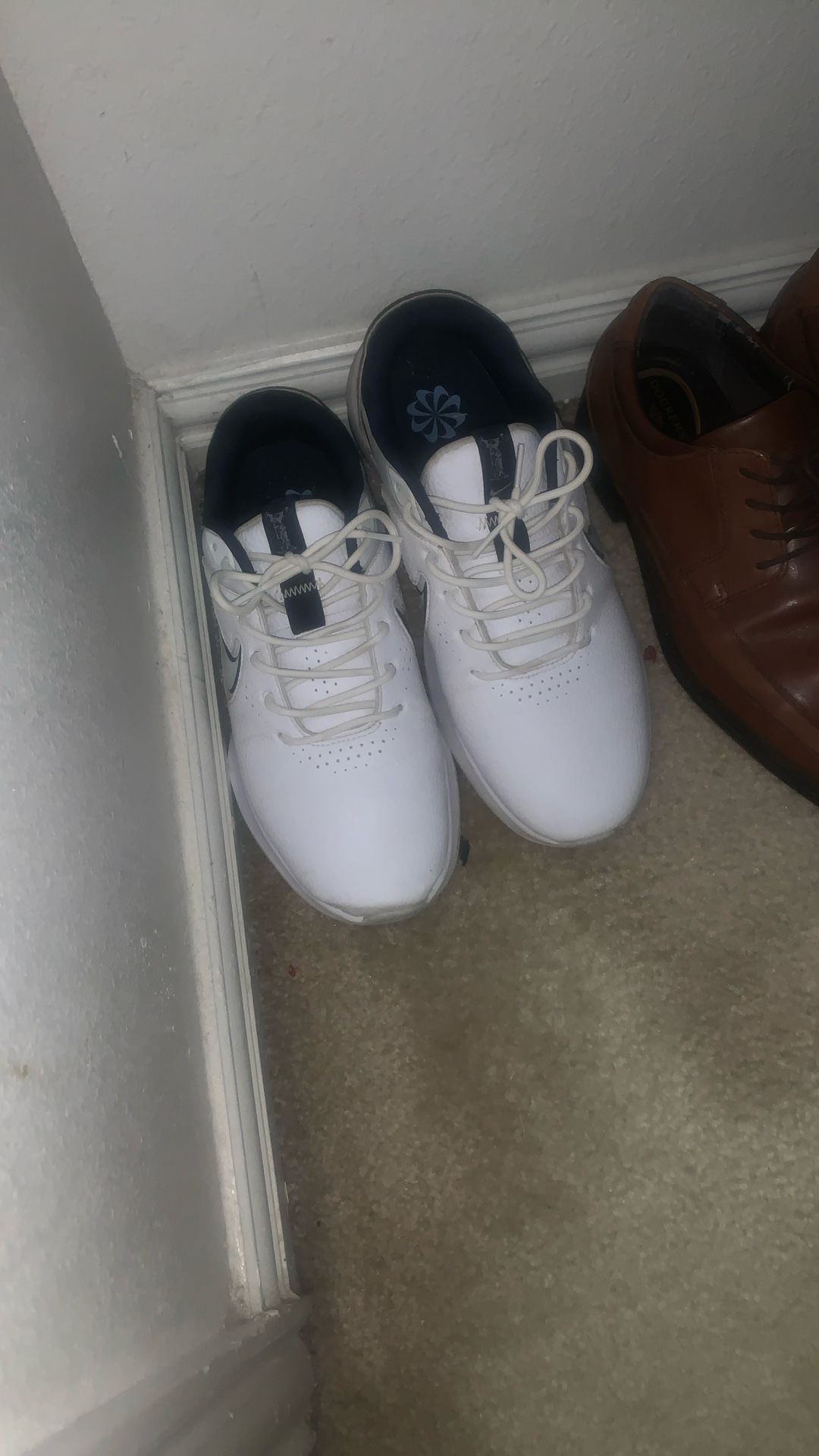 White Nike Golf Shoes men’s (10.5)
