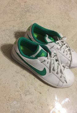 Boys Nike size 6