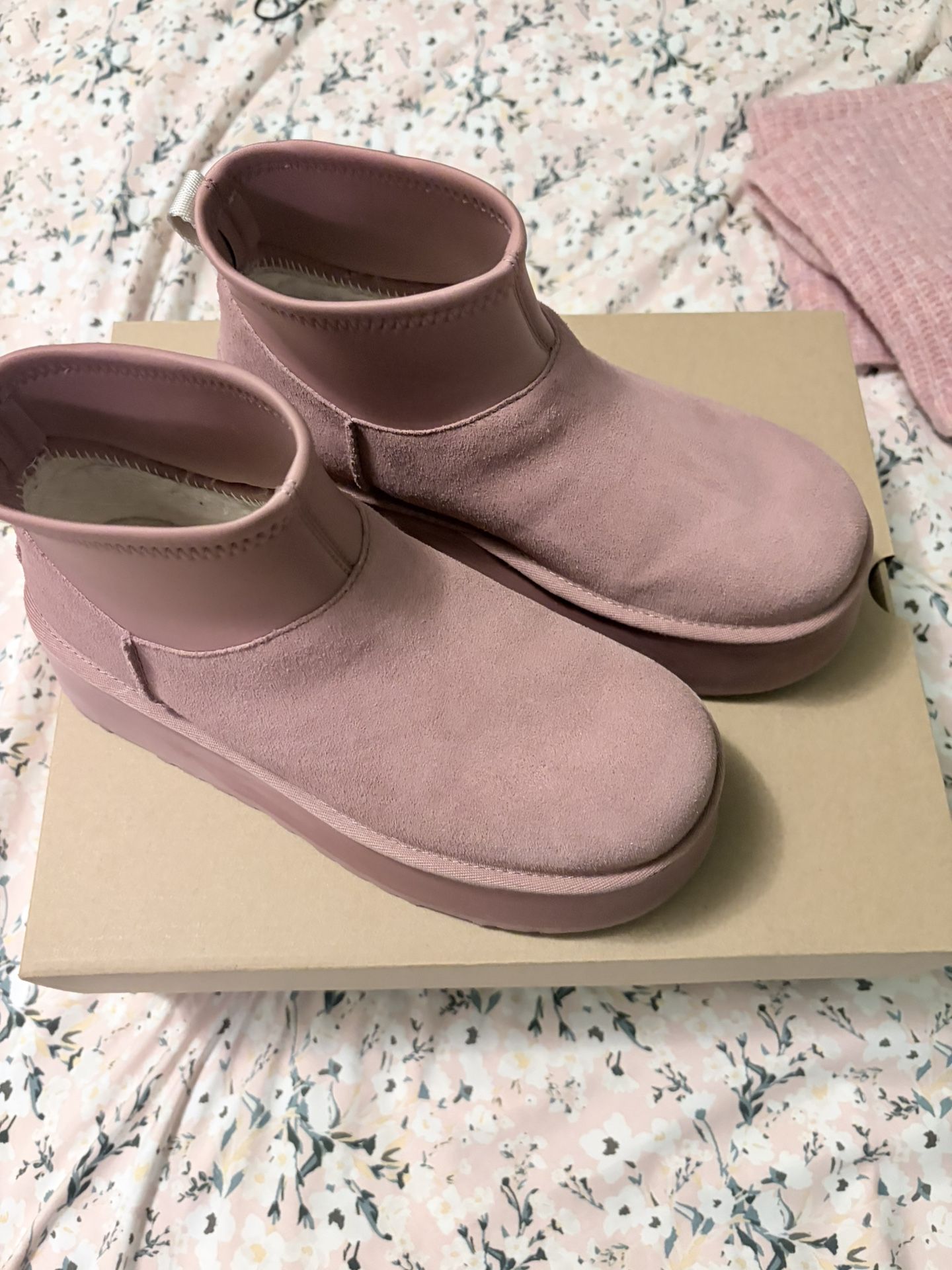 Pink Uggs 